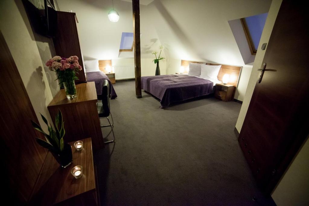 Hotel Gosciniec Nad Goplem Grodztwo Habitación foto